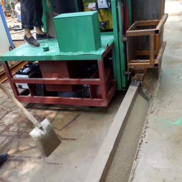 路沿石滑模機(jī)